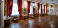 Galeria Wettynów to pomieszczenie urządzone na wzór królewskich pomieszczeń z pierwszej połowy XVIII wieku.