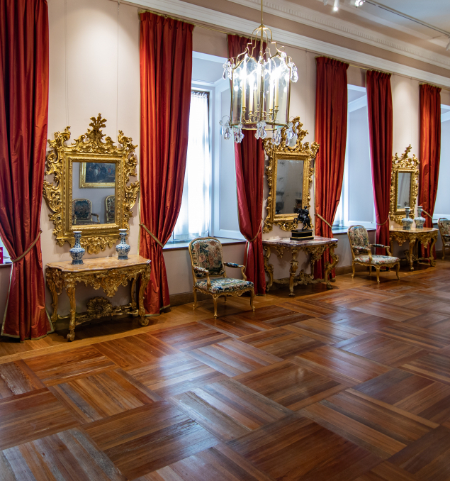 Galeria Wettynów to pomieszczenie urządzone na wzór królewskich pomieszczeń z pierwszej połowy XVIII wieku.